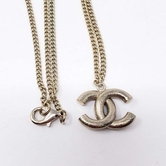 Auth Chanel CC Necklace with Pearl Silver Color - Picture 9 of 11